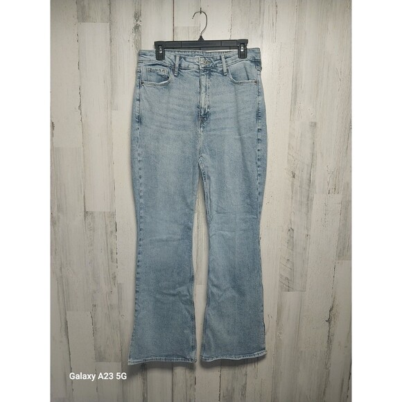 Old Navy Higher High-Rise Flare Secret-Smooth Pockets Size 12 Light Wash - Picture 1 of 7